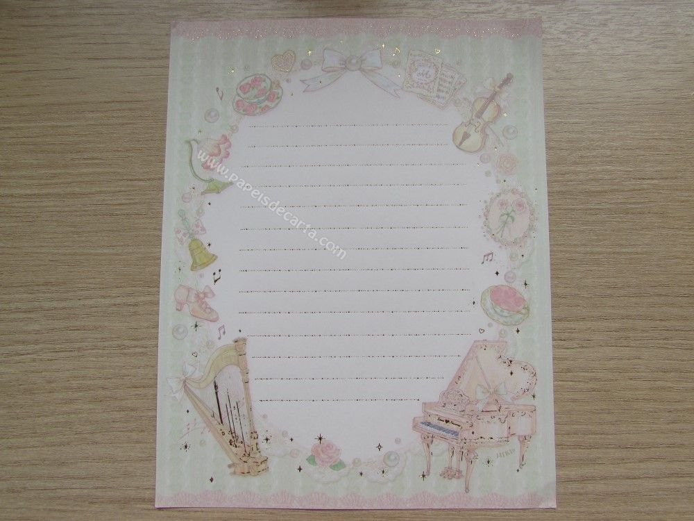 Folha com detalhes em dourado