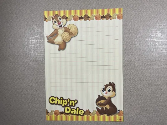 Papel de carta médio do Chip & Dale - 23